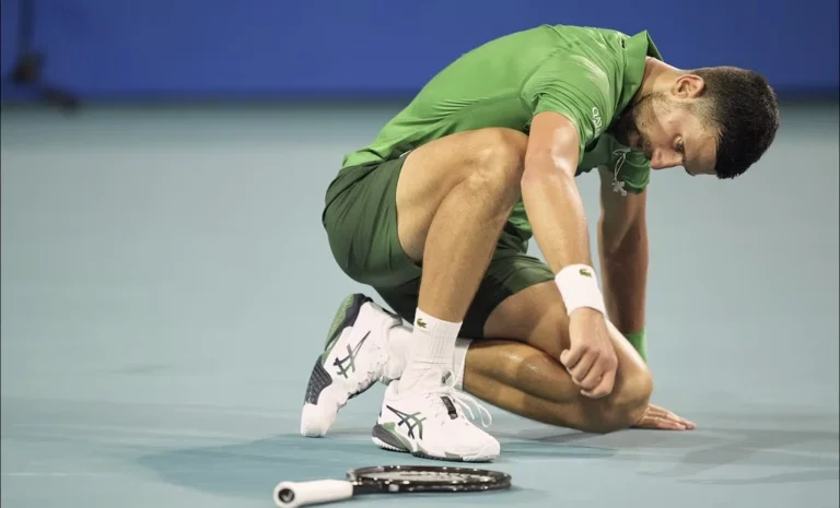 Novak Djokovic cayó en Miami ante el sorprendente Jakub Menšík y no pudo levantar su título 100